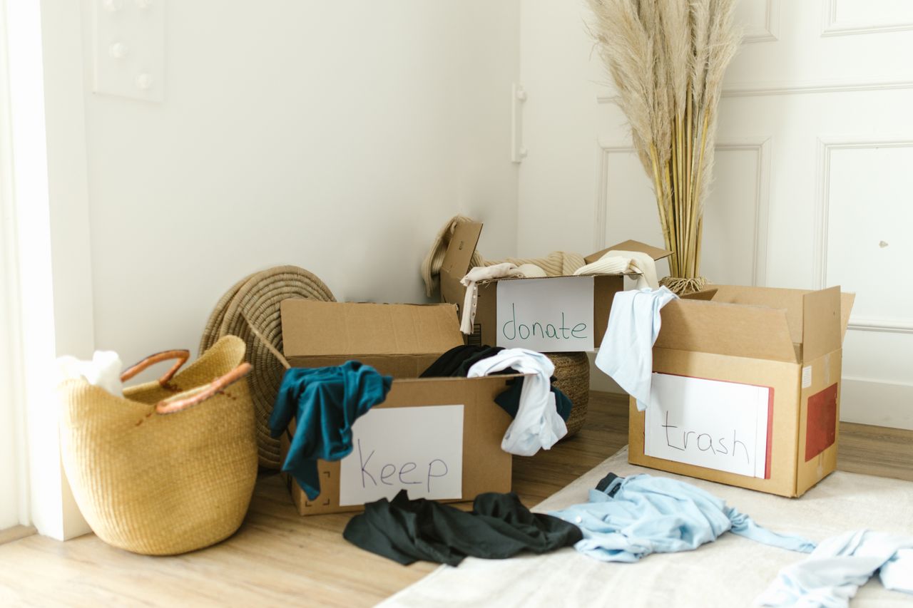 about-01 Cardboard boxes labeled Keep, Donate, and Trash for home decluttering.